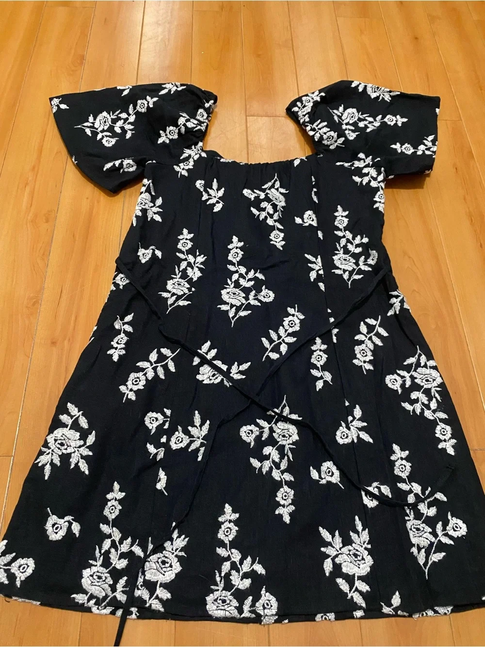 Abercrombie & Fitch Black Floral Off-Shoulder Dress